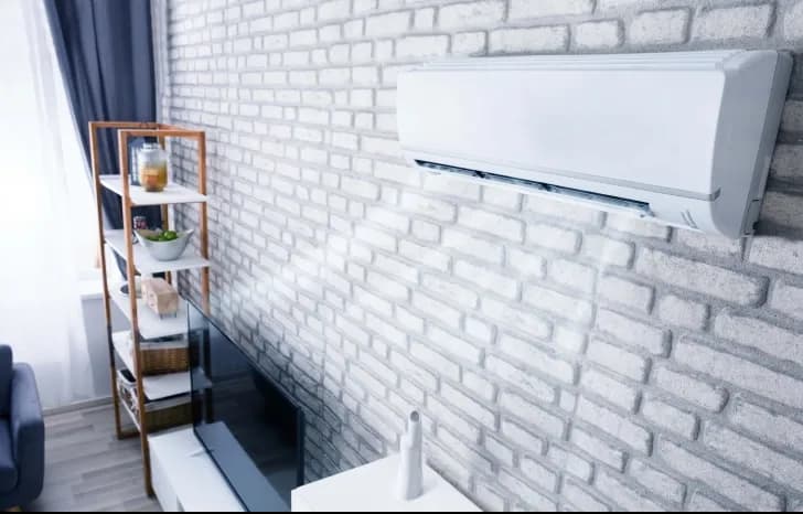 An aircon running efficiently and producing good airflow within a living room